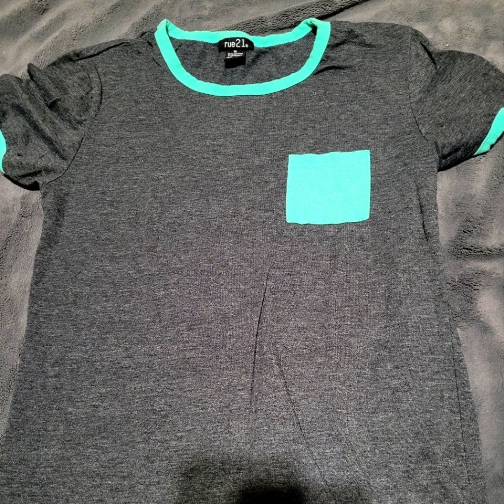 M Rue 21 T-shirt